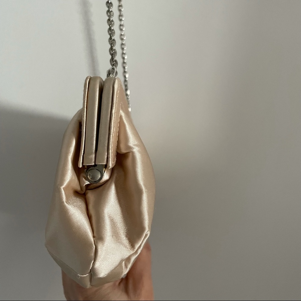Le sera satin evening bag with silver chain strap - Picture 5 of 8